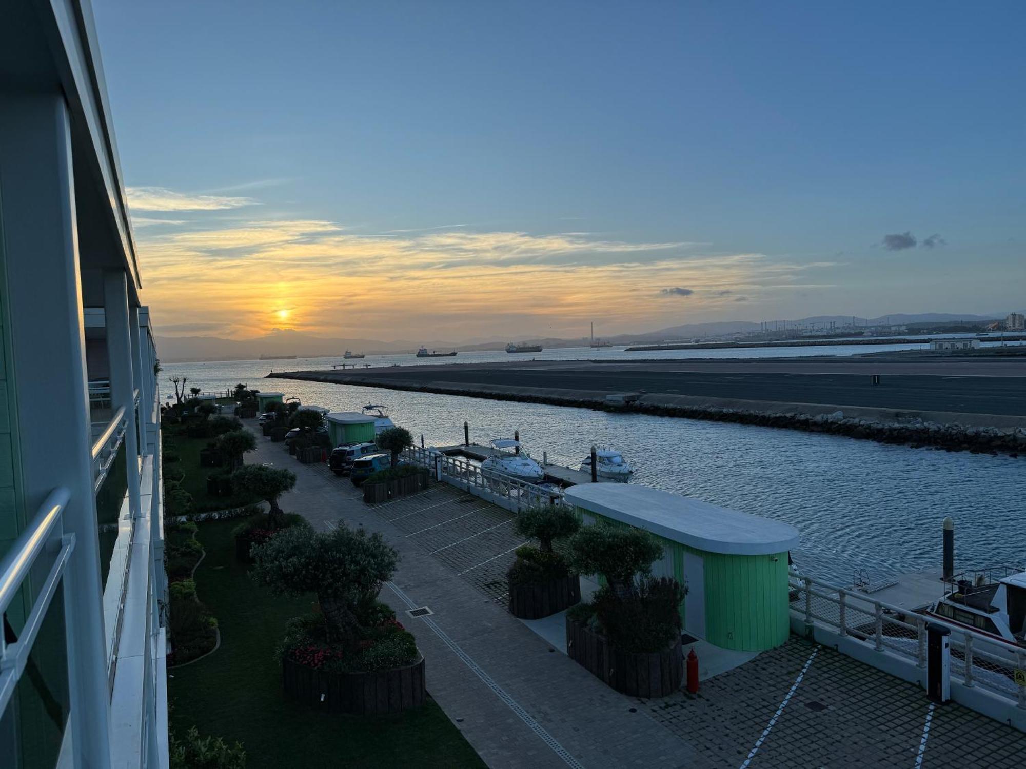 Marina Club Luxury Private Studio With Pool And Incredible Views ジブラルタル エクステリア 写真