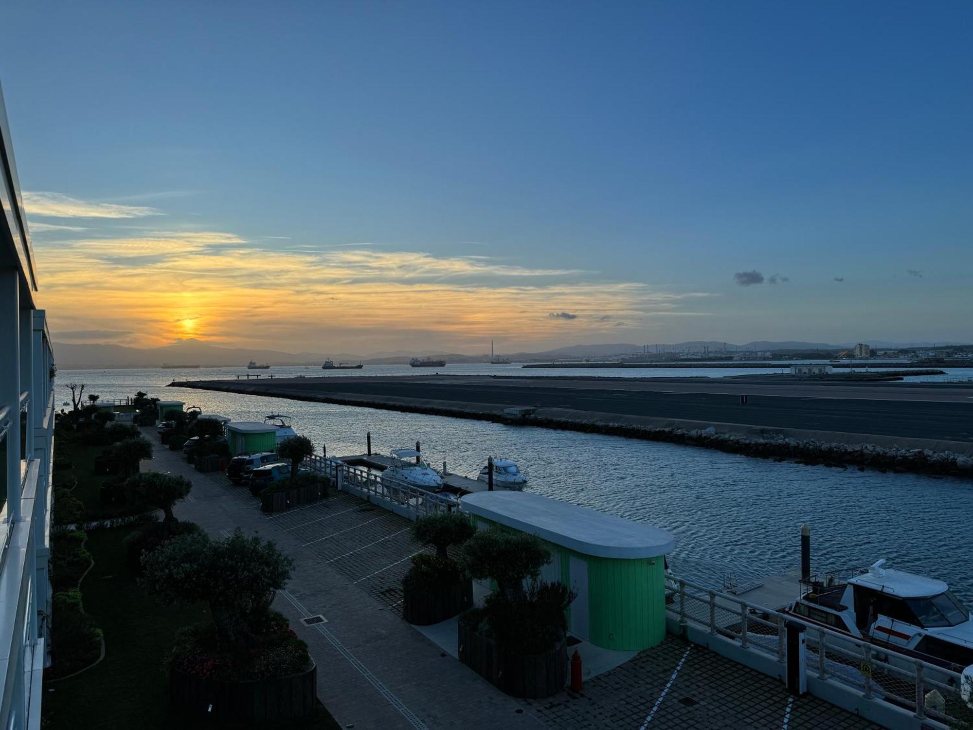 Marina Club Luxury Private Studio With Pool And Incredible Views ジブラルタル エクステリア 写真