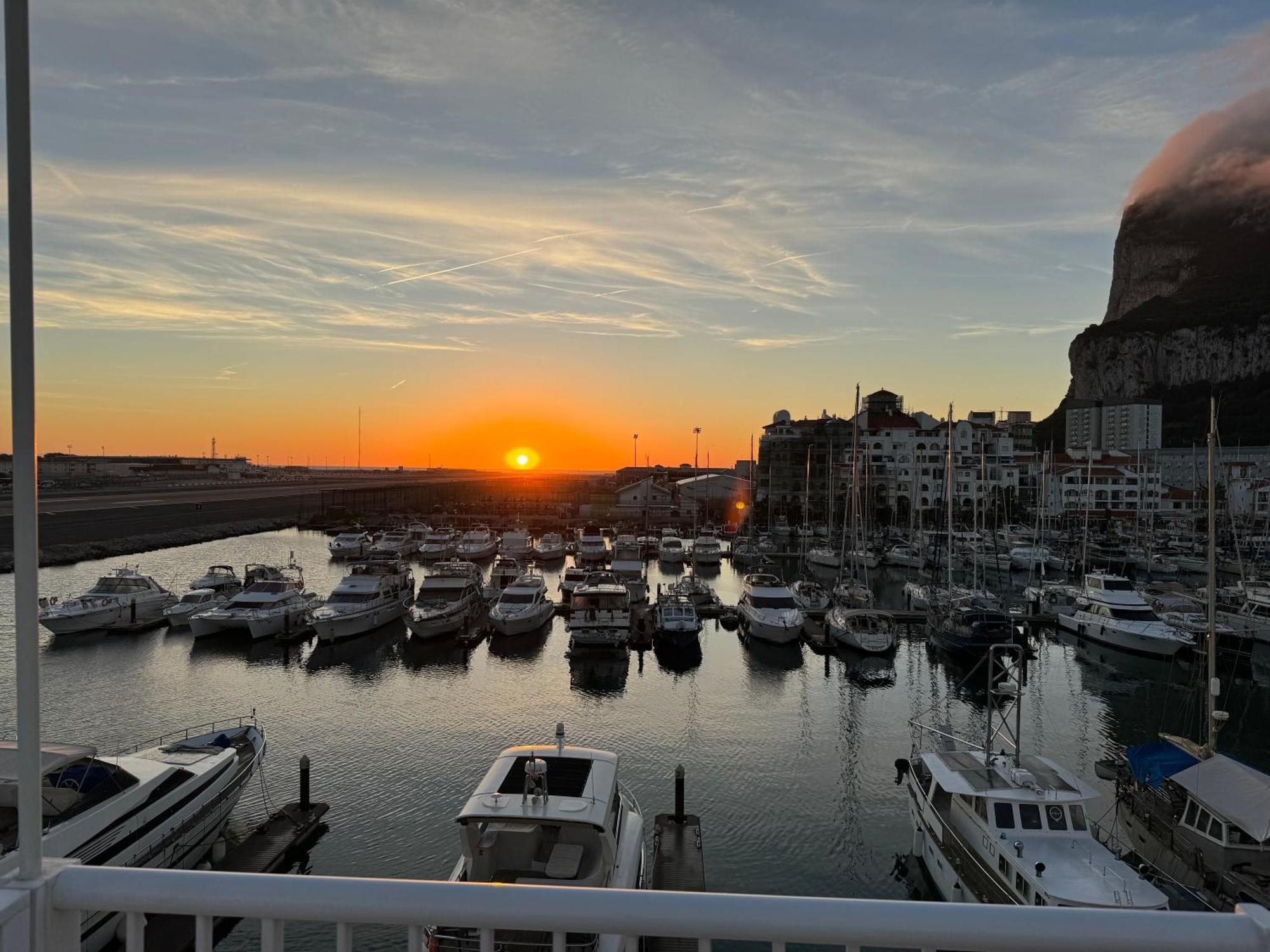 Marina Club Luxury Private Studio With Pool And Incredible Views ジブラルタル エクステリア 写真