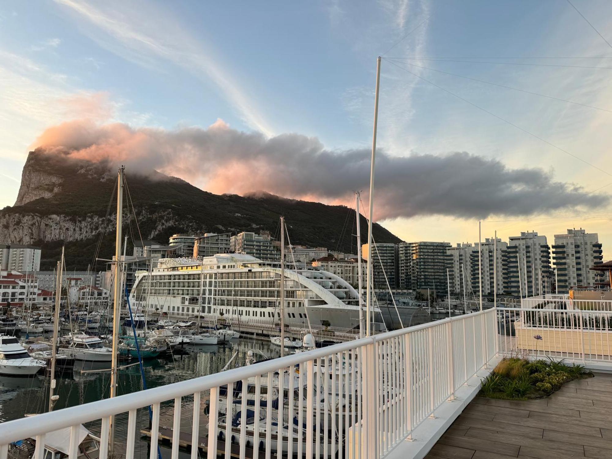 Marina Club Luxury Private Studio With Pool And Incredible Views ジブラルタル エクステリア 写真